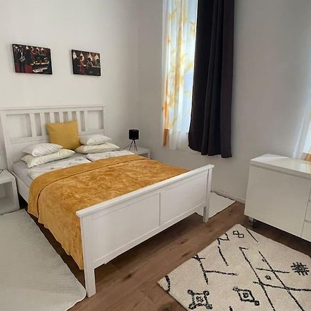 Stilvolle Wohnung Mit Terrasse/Garten Виена Екстериор снимка