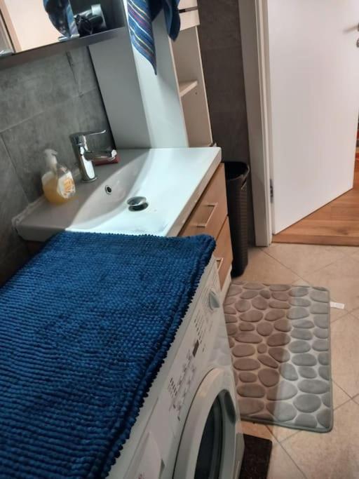 Stilvolle Wohnung Mit Terrasse/Garten Виена Екстериор снимка