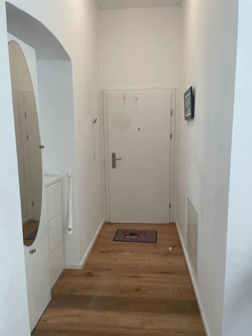 Stilvolle Wohnung Mit Terrasse/Garten Виена Екстериор снимка