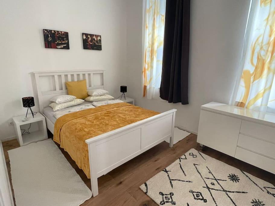 Stilvolle Wohnung Mit Terrasse/Garten Виена Екстериор снимка