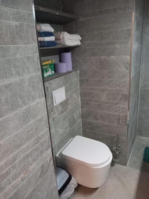 Stilvolle Wohnung Mit Terrasse/Garten Виена Екстериор снимка